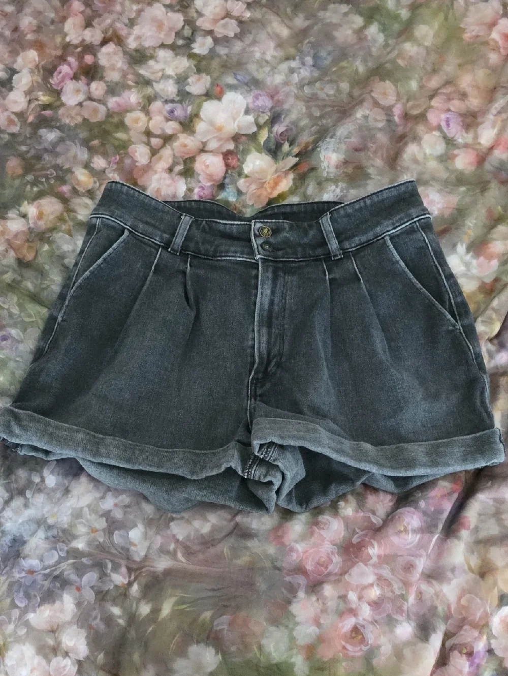 Shorts - Picture 1 of 5